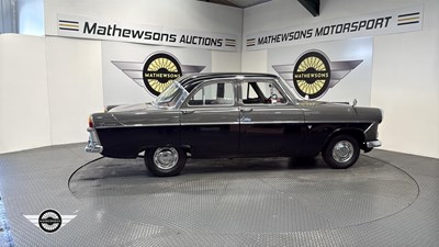 Lot 824 - 1960 FORD ZODIAC