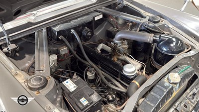 Lot 824 - 1960 FORD ZODIAC