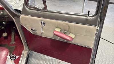 Lot 824 - 1960 FORD ZODIAC