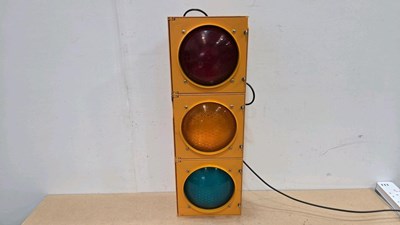 Lot 221 - NEW YORK STYLE TRAFFIC LIGHTS IN WORKING ORDER