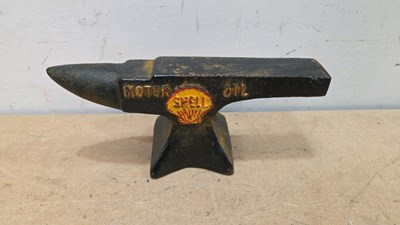 Lot 335 - SHELL MOTOR OIL ANVIL 3.5" X 9"