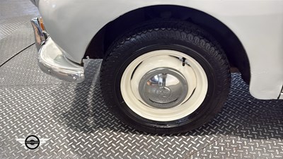 Lot 840 - 1966 MORRIS MINOR 1000