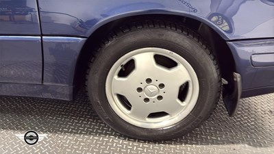 Lot 101 - 1996 MERCEDES SL280 AUTO