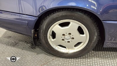 Lot 101 - 1996 MERCEDES SL280 AUTO