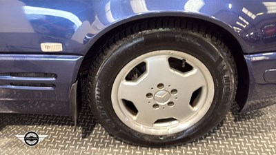 Lot 101 - 1996 MERCEDES SL280 AUTO