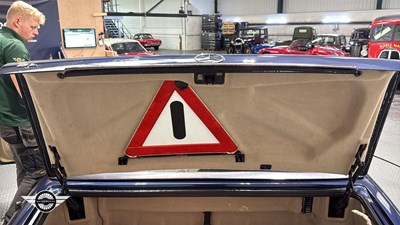 Lot 101 - 1996 MERCEDES SL280 AUTO