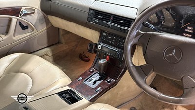 Lot 101 - 1996 MERCEDES SL280 AUTO