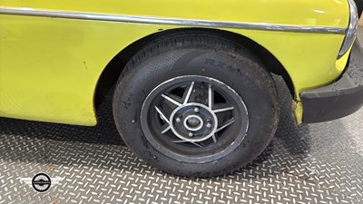 Lot 808 - 1975 MG B