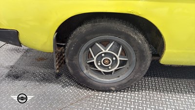 Lot 808 - 1975 MG B