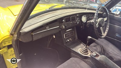 Lot 808 - 1975 MG B