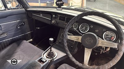 Lot 808 - 1975 MG B