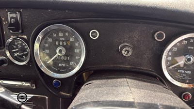 Lot 808 - 1975 MG B