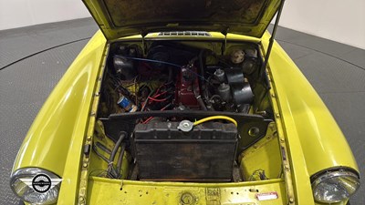 Lot 808 - 1975 MG B