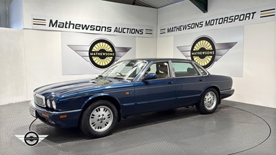 Lot 40 - 1995 JAGUAR 3.2 XJ6 X300