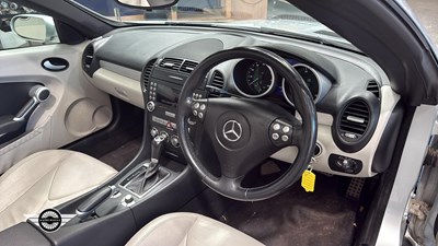 Lot 82 - 2006 MERCEDES SLK 350 AUTO