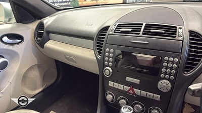Lot 82 - 2006 MERCEDES SLK 350 AUTO