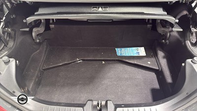 Lot 82 - 2006 MERCEDES SLK 350 AUTO