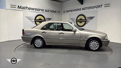Lot 166 - 1998 MERCEDES C180 ELEGANCE AUTO