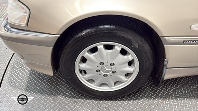 Lot 166 - 1998 MERCEDES C180 ELEGANCE AUTO