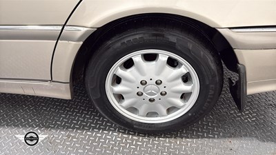 Lot 166 - 1998 MERCEDES C180 ELEGANCE AUTO