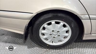 Lot 166 - 1998 MERCEDES C180 ELEGANCE AUTO
