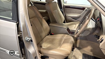 Lot 166 - 1998 MERCEDES C180 ELEGANCE AUTO