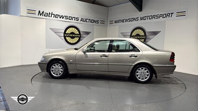 Lot 166 - 1998 MERCEDES C180 ELEGANCE AUTO