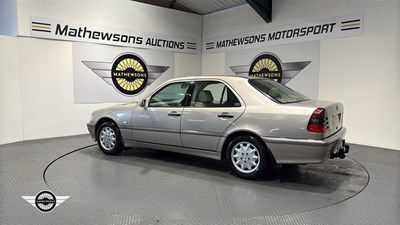 Lot 166 - 1998 MERCEDES C180 ELEGANCE AUTO