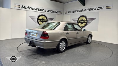 Lot 166 - 1998 MERCEDES C180 ELEGANCE AUTO