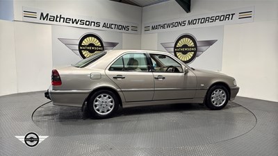 Lot 166 - 1998 MERCEDES C180 ELEGANCE AUTO