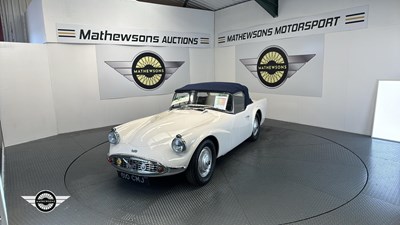 Lot 510 - 1960 DAIMLER SP 250