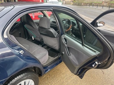 Lot 48 - 2001 ROVER 25