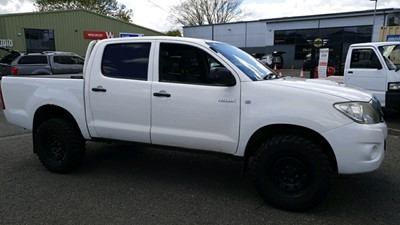 Lot 396 - 2010 TOYOTA HILUX