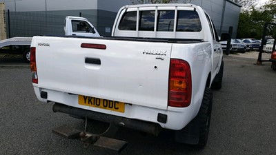 Lot 396 - 2010 TOYOTA HILUX