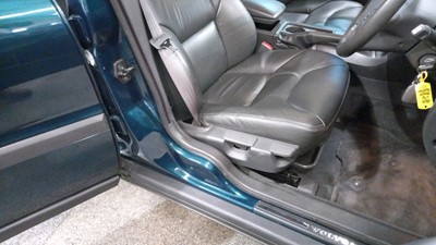 Lot 308 - 2002 VOLVO V70 SE AUTO