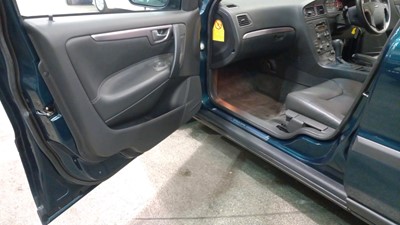 Lot 308 - 2002 VOLVO V70 SE AUTO