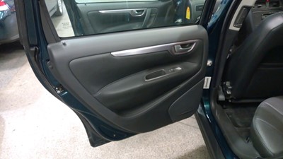 Lot 308 - 2002 VOLVO V70 SE AUTO