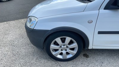 Lot 512 - 2005 VAUXHALL COMBO 2000 CDTI 16V