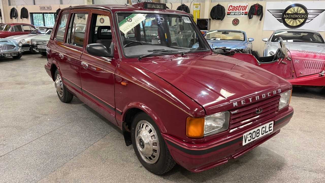 Lot 180 - 2000 METROCAB TAXI TTT