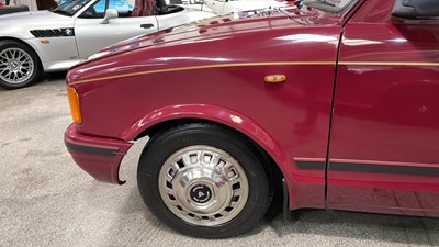 Lot 180 - 2000 METROCAB TAXI TTT