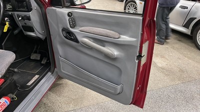 Lot 180 - 2000 METROCAB TAXI TTT