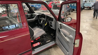 Lot 180 - 2000 METROCAB TAXI TTT