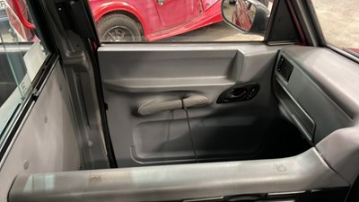 Lot 180 - 2000 METROCAB TAXI TTT