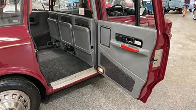 Lot 180 - 2000 METROCAB TAXI TTT