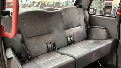 Lot 180 - 2000 METROCAB TAXI TTT