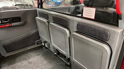 Lot 180 - 2000 METROCAB TAXI TTT