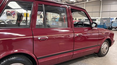 Lot 180 - 2000 METROCAB TAXI TTT
