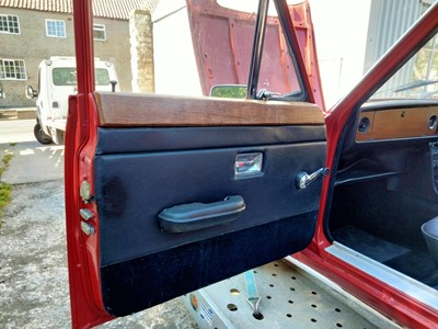 Lot 525 - 1974 TRIUMPH 2.5 PI