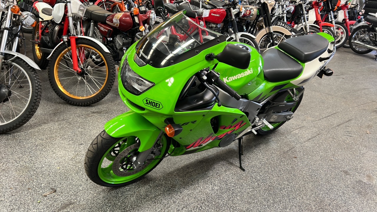 Lot 332 - 1997 KAWASAKI ZX 600-F3