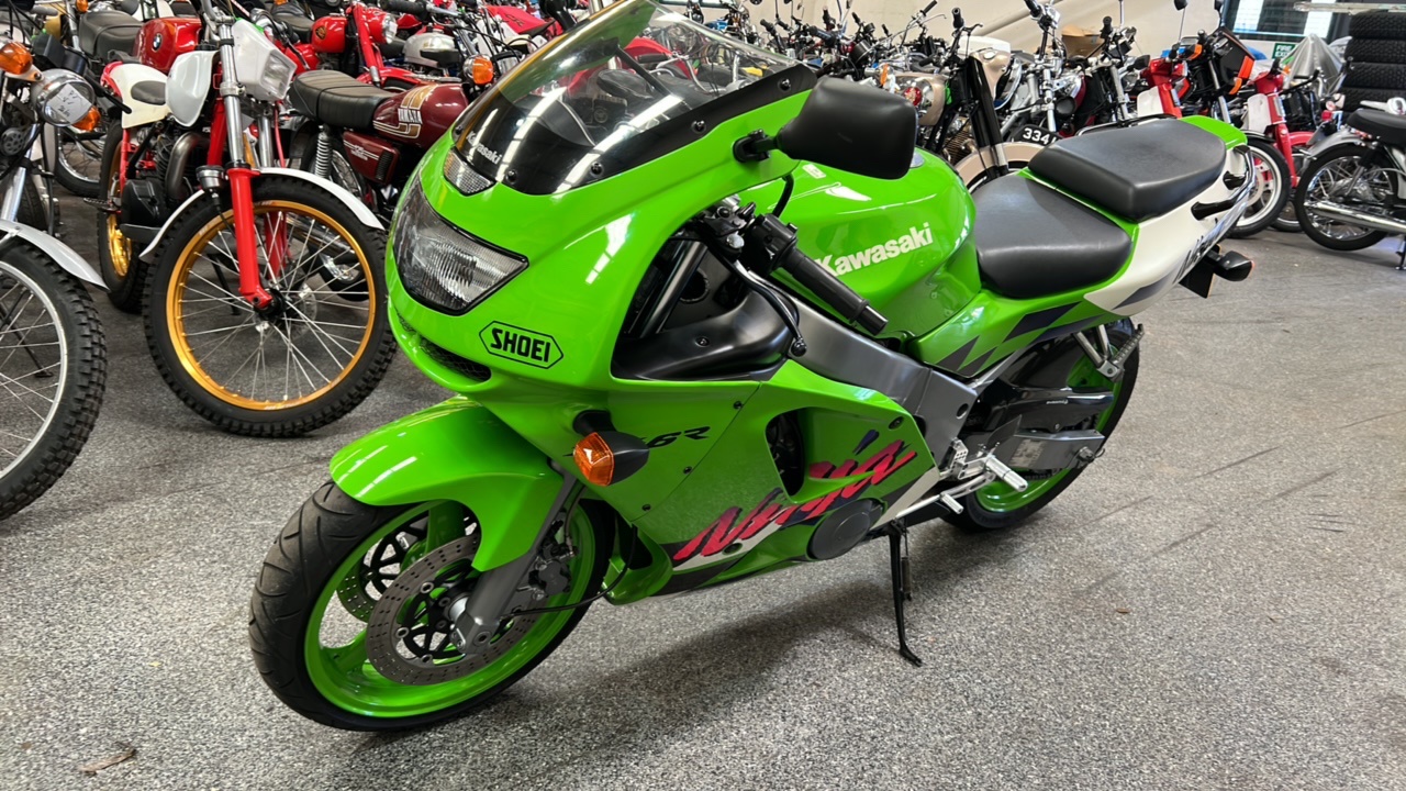 Lot 332 - 1997 KAWASAKI ZX 600-F3